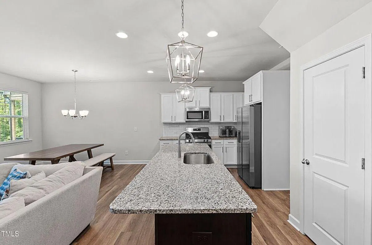 3 bed, 2.5 bath, 1515 sqft, $2,200 — Photo 4
