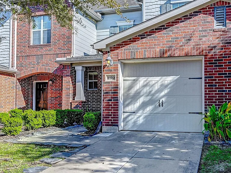 8103 Singing Sonnet Ln — Photo 1