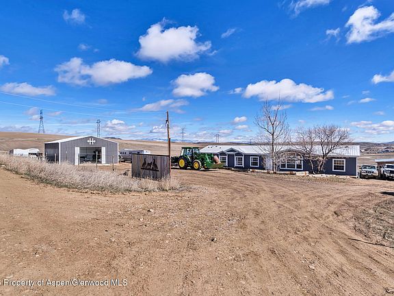 4th image of 275 Roberts Rd