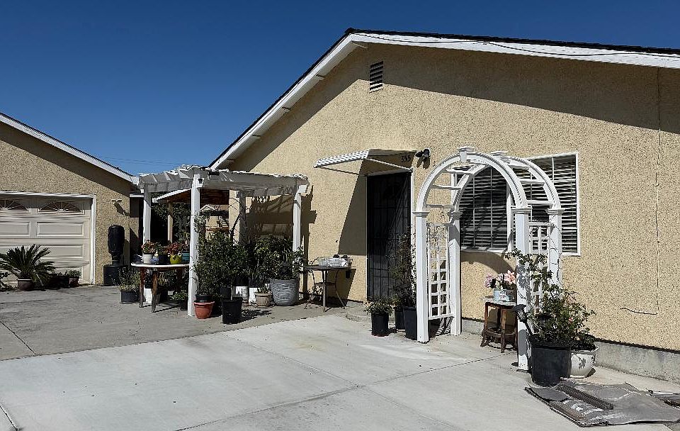 1st image of 355 Dale Dr #355