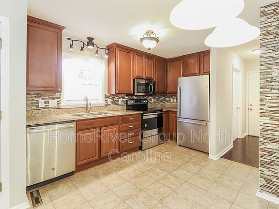 5th image of 3 Wimbledon Ln