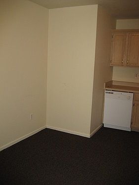 4th image of 215 NW Woodbury Dr