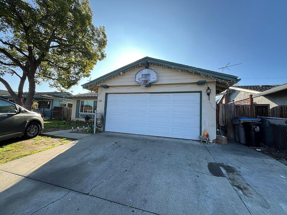 2nd image of 1951 Panama Ave