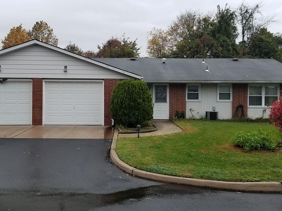 1st image of 621A Huntington Dr