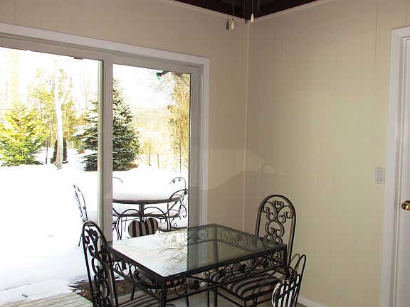 5th image of 88 Pinetree Dr