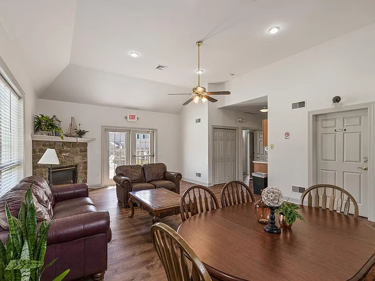 1835 Bradfield Dr — Photo 13