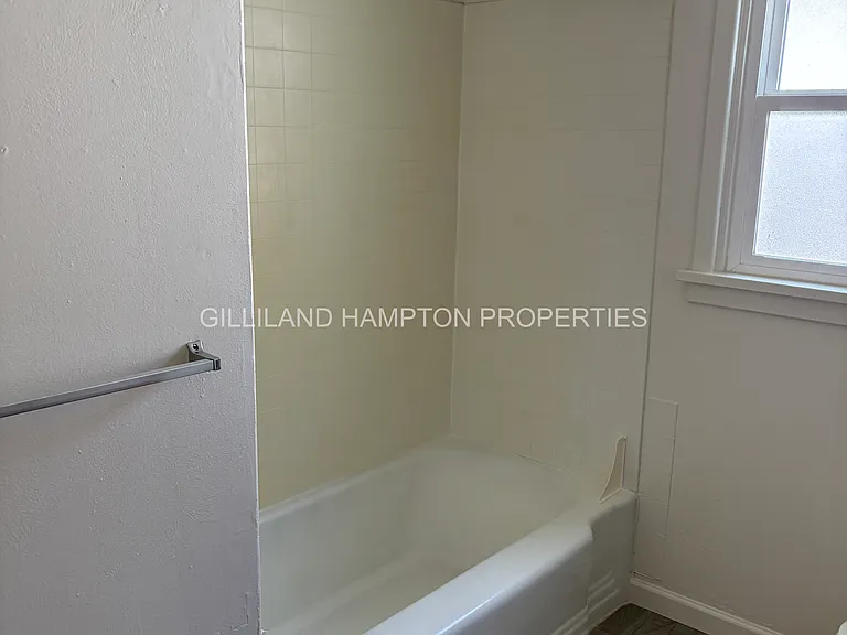 612 NW 4th St — Photo 11