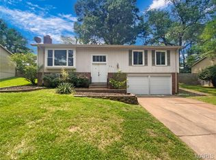 887 Totem Woods Ct, Ballwin, MO