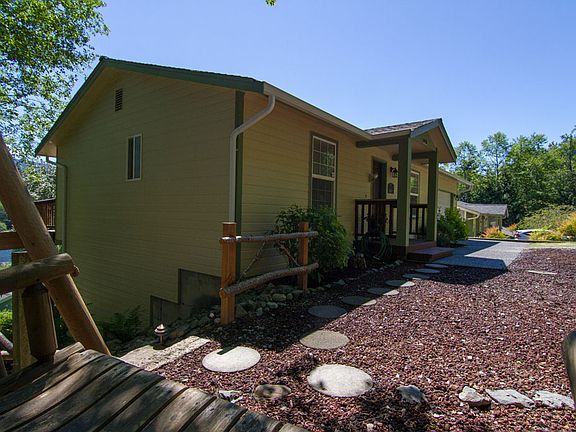 Side walkway to lower level