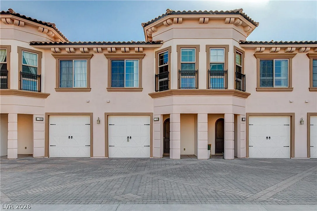 3 bed, 2.5 bath, 1594 sqft, $2,150 — Photo 3