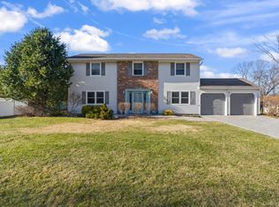 11 Dennard Road, Hauppauge, NY 11788
