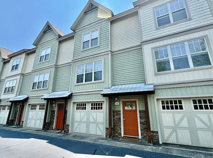 203 Kelly Rd #904