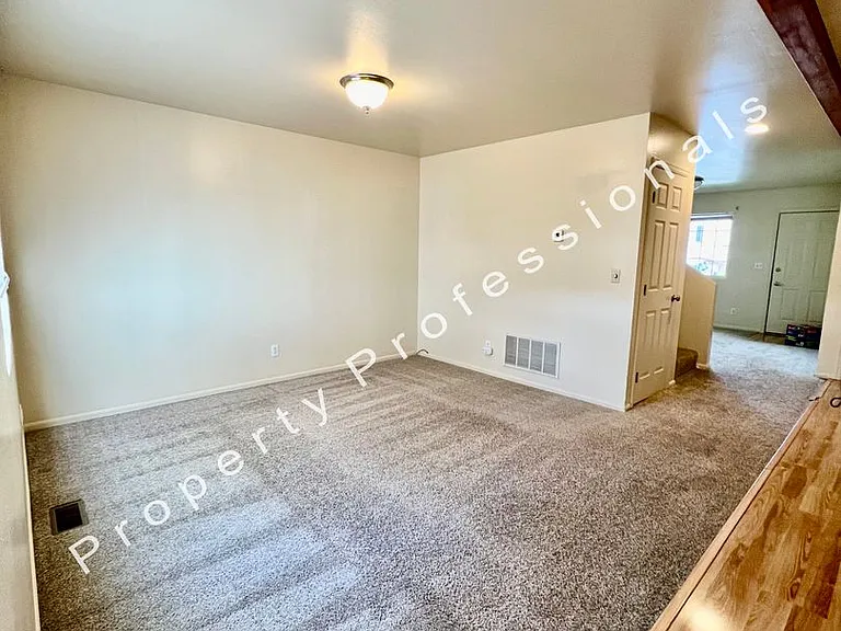 1015 Domelby Ct — Photo 6