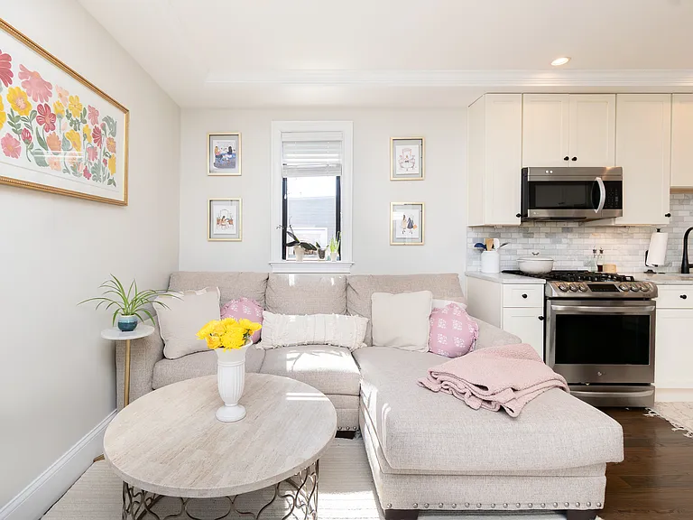 498 Sumner St #3 — Photo 12