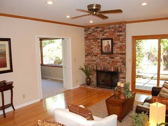 3rd image of 1091 Lily Ave
