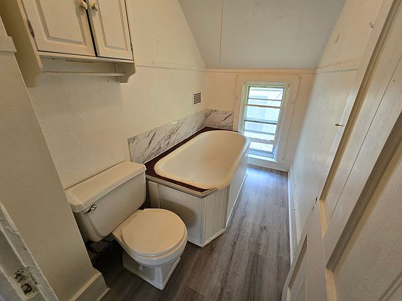 4th image of 921-923 12th St #921-2