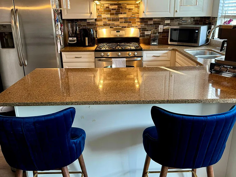 1051 E Broad St — Photo 14