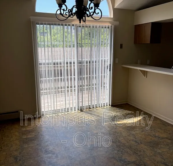 3835 Indian Run Dr #4 — Photo 2