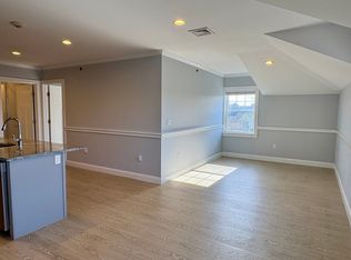30 Elm Ave #B2, Hyannis, MA 02601