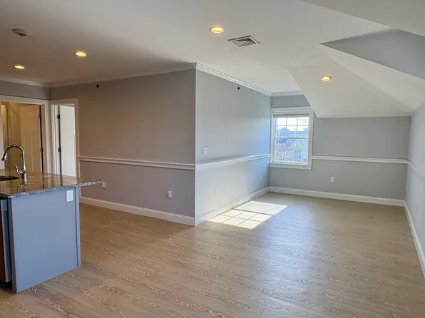 30 Elm Ave #B2, Hyannis, MA 02601