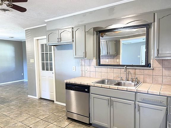 5th image of 360 Meadow Dr
