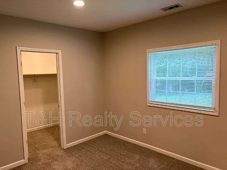 5202 Patterson St — Photo 11