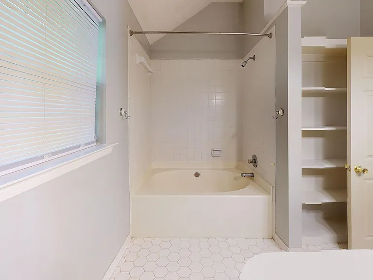 335 Bent Tree Dr — Photo 13