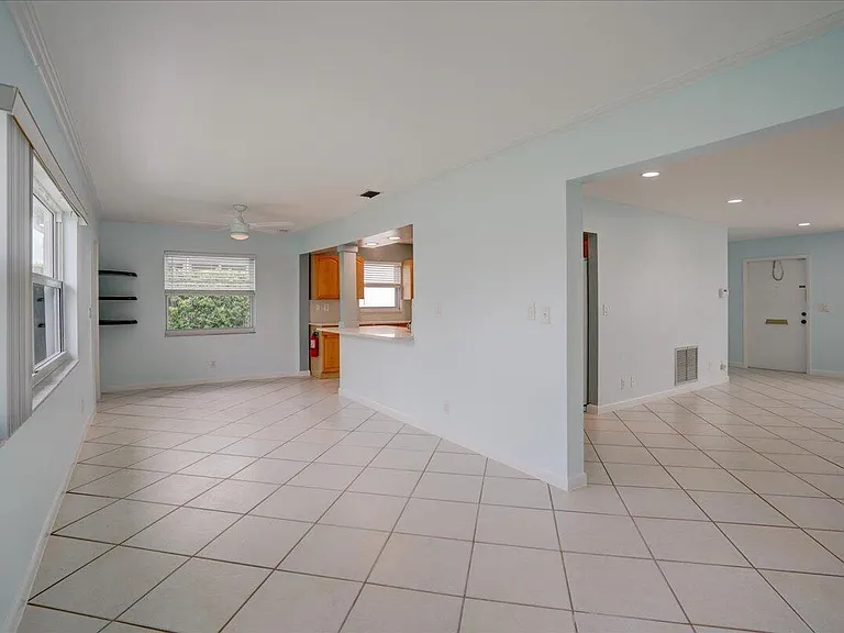 2086 SW 12th Ave — Photo 16