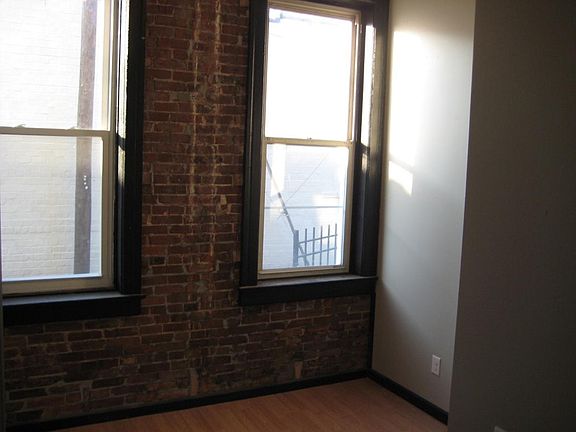 2nd image of 3916 Clayton Ave Floor 2