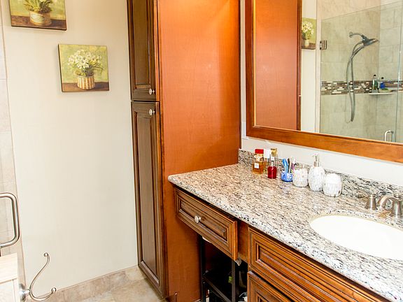 5th image of 14818 Tudor Chase Dr
