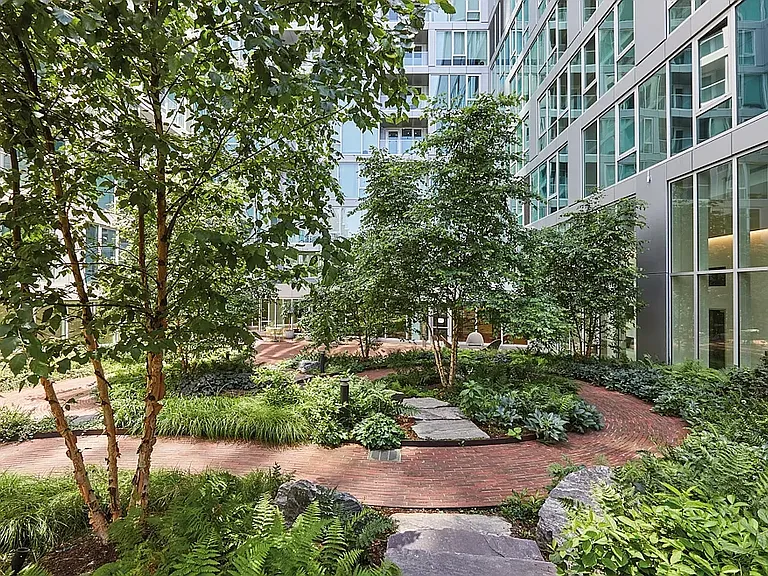 625 W 57th St #1506 — Photo 37
