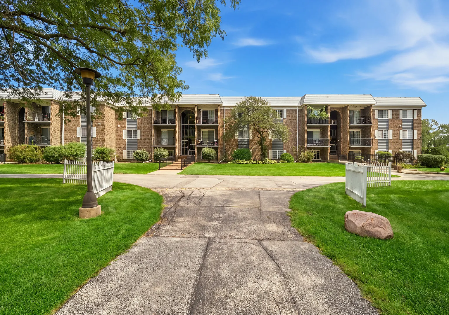 1 bed, 729 sqft, $1,650 — Photo 1