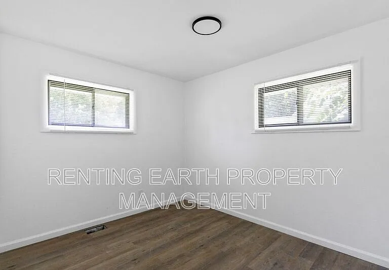 9835 Winkler Dr — Photo 14