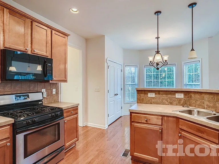 18 Parklin Trl — Photo 20