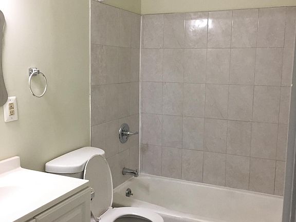 4th image of 1023 Crawford Dr