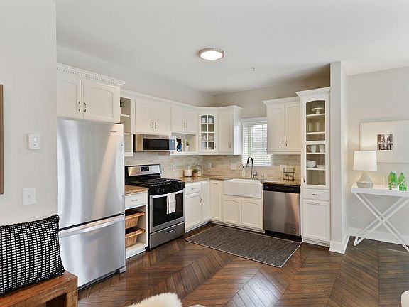 2nd image of 2309 Lyndale Ave S #P402df3us