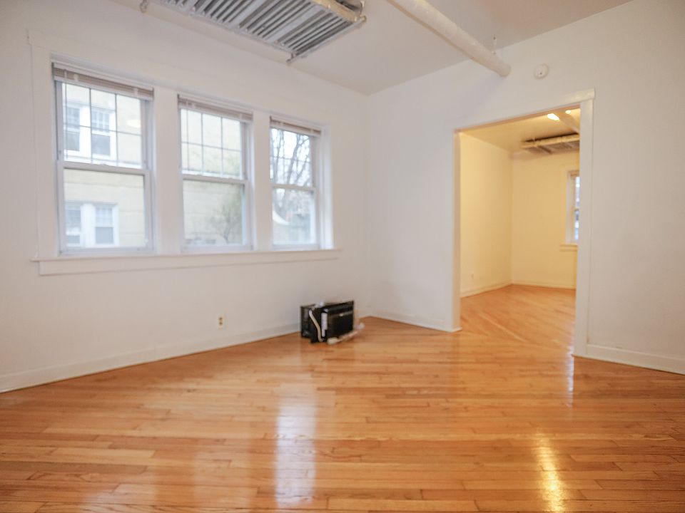 1st image of 2453 W Gunnison St #G