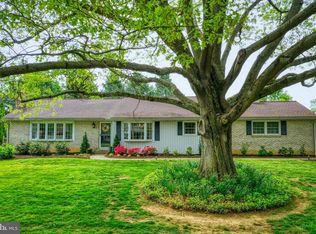 568 Valley View Dr, New Holland, PA 17557