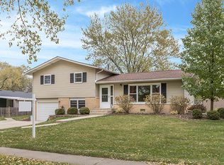 6631 Fairmount Ave, Downers Grove, IL 60516