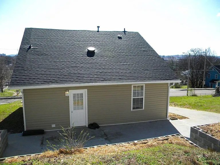 1305 Moses Ave — Photo 6