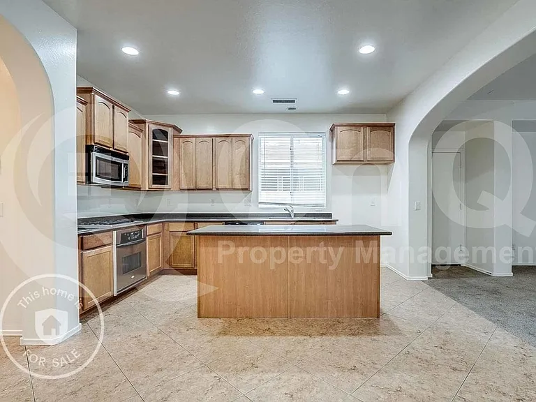 1195 E Gail Dr — Photo 4