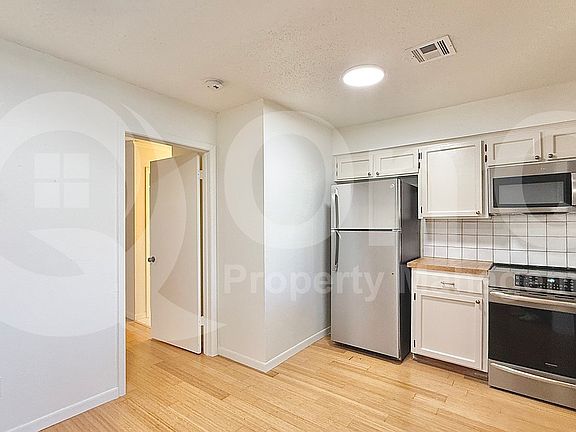 3rd image of 5608 Cougar Dr APT 220