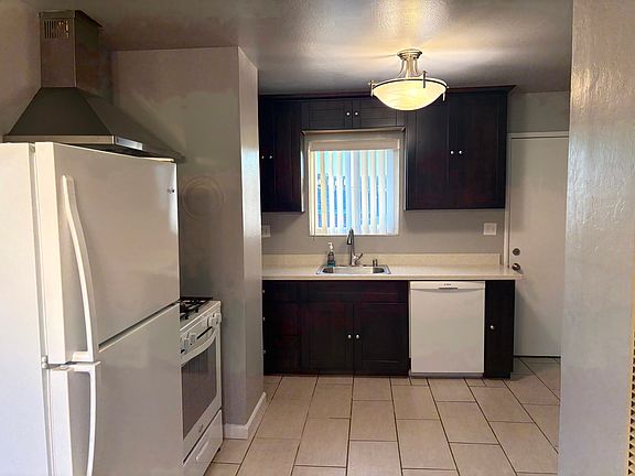 5th image of 817 Baden Ave APT 2