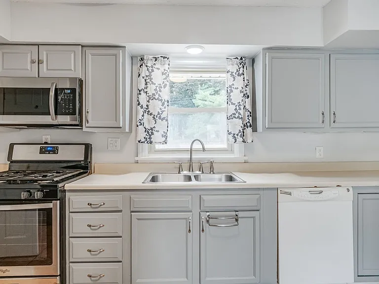 615 Breen Dr — Photo 7