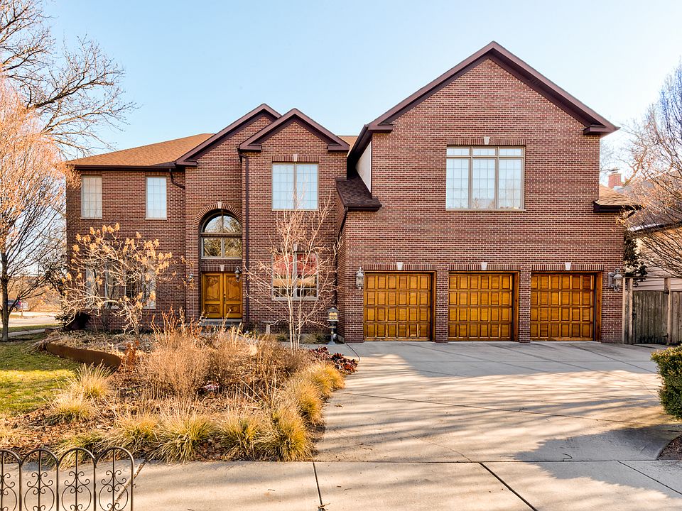 1st image of 846 Forest Ave