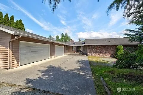 2210 Martin Road photo 1