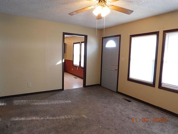 4th image of 2121 E E St