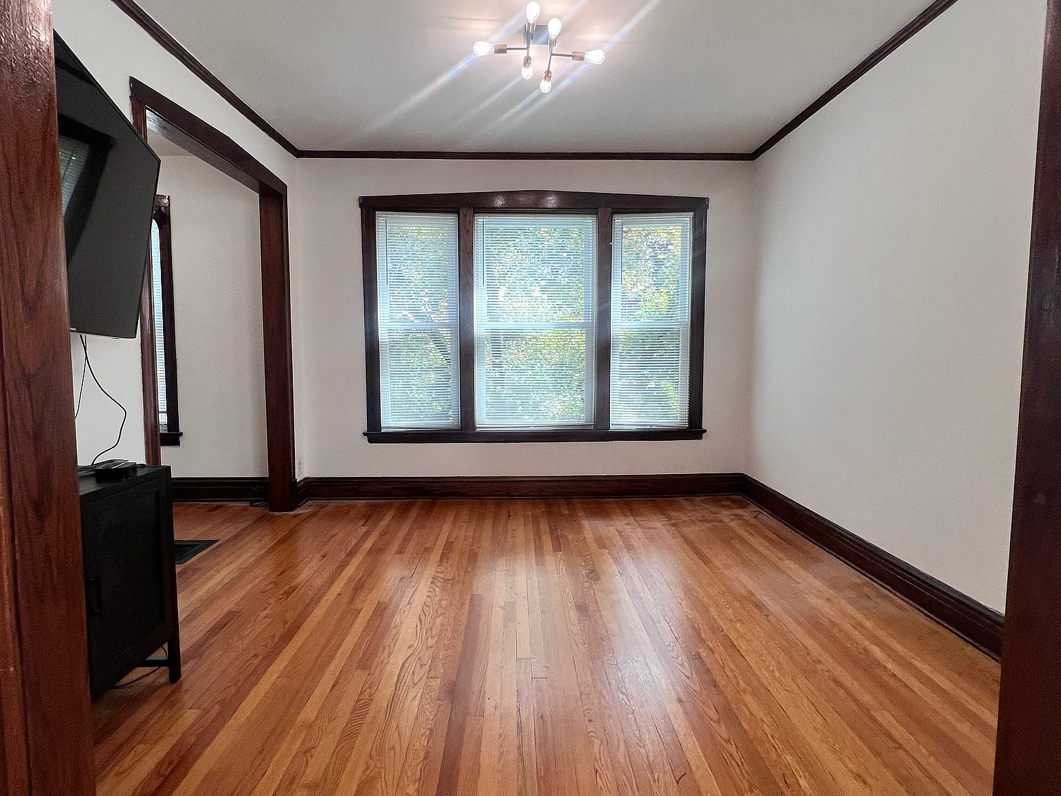 3 bed, 1100 sqft, $2,500 — Photo 2