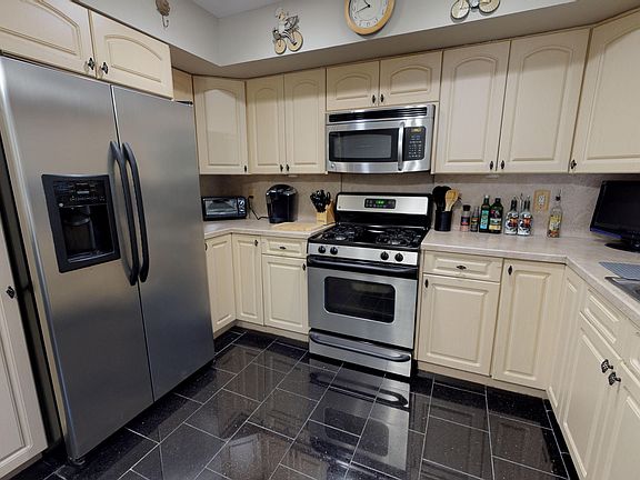 5th image of 120 Russek Dr