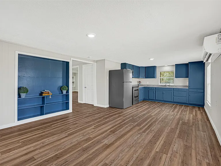 4568 Dunnam Rd #B — Photo 3